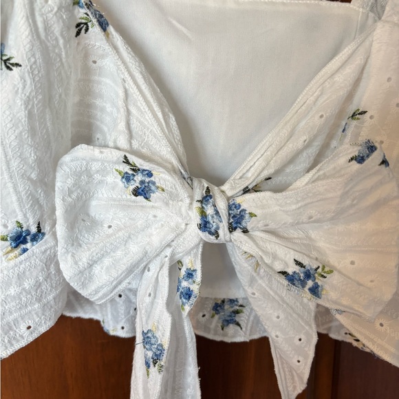 Kirious White Floral Eyelet Ruffle Strap Crop Top Size Medium - Picture 4 of 8